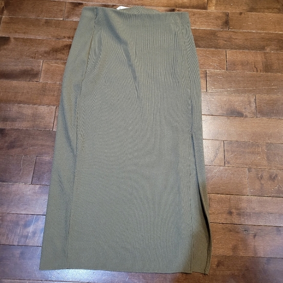 H&M Dresses & Skirts - Olive green midi skirt